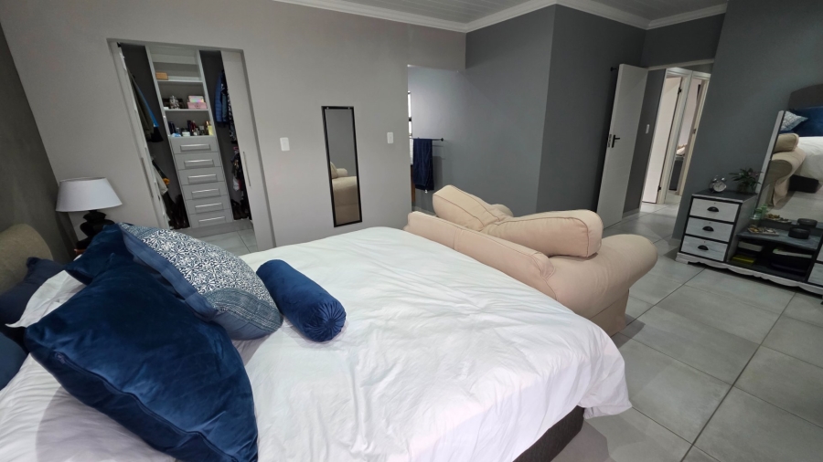 4 Bedroom Property for Sale in Monte Christo Western Cape